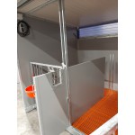 Mobiele eenlingboxstal met geïsoleerd dak en uitneembare tussenwand 